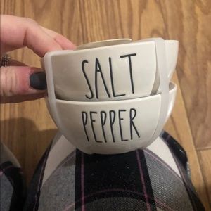 Rae Dunn salt and pepper set